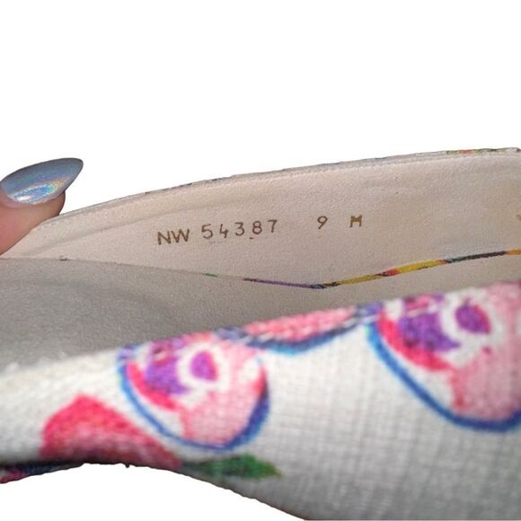 Stuart Weitzman Women's Candy Floral Linen Slip-On Sandal Shoes Size 9 - Picture 9 of 9